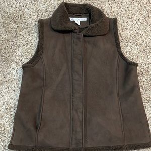 Larry Levine brown, petite medium, vest.